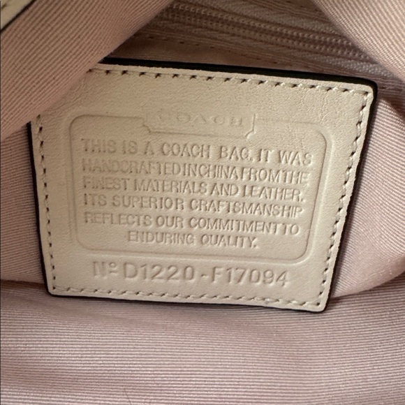 Coach Lynn hobo, beige signature canvas w/blush pink patent leather trim. EUC. - Picture 7 of 11